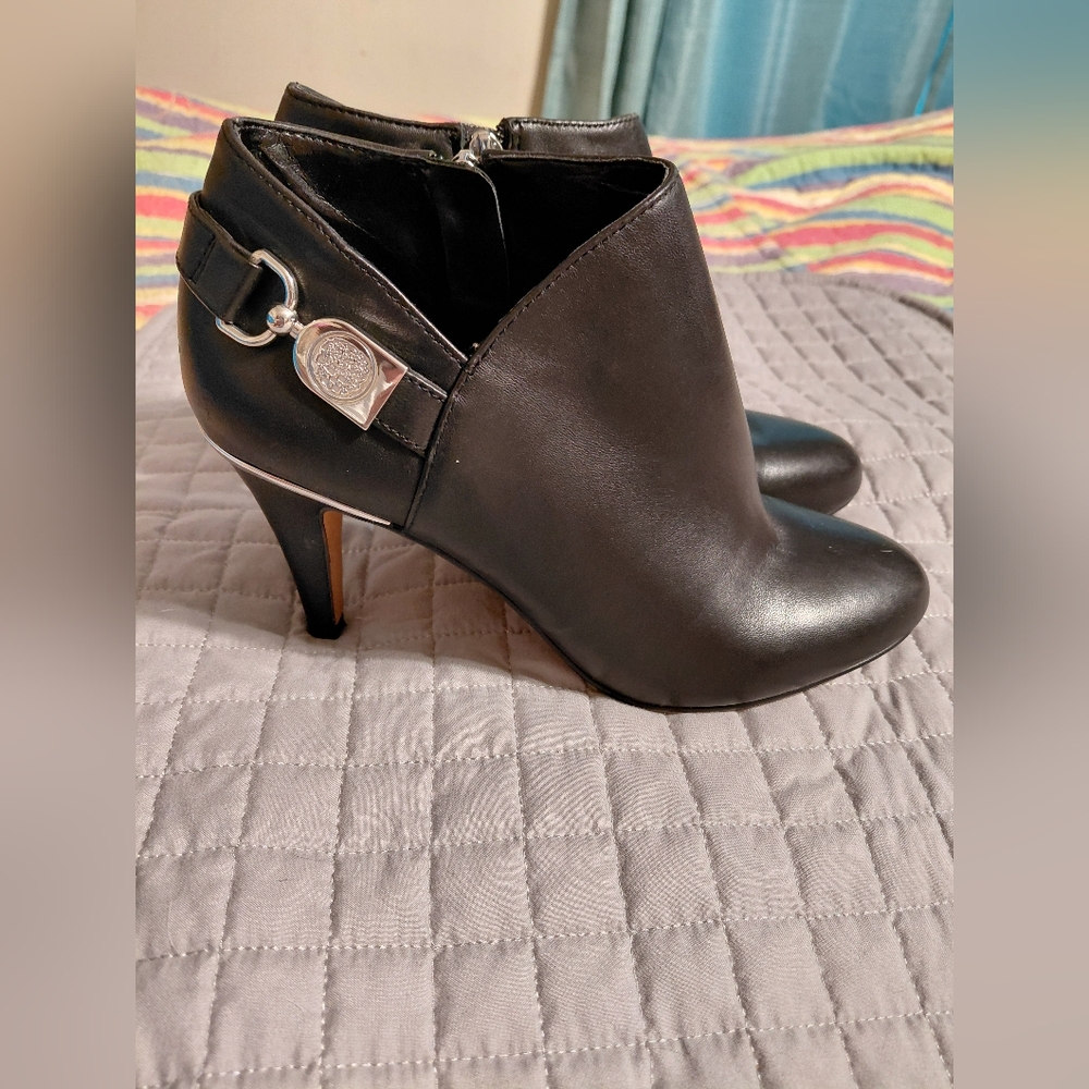 Vince Camuto Women’s Vesela Black Baby Sheep Size 7.5 M